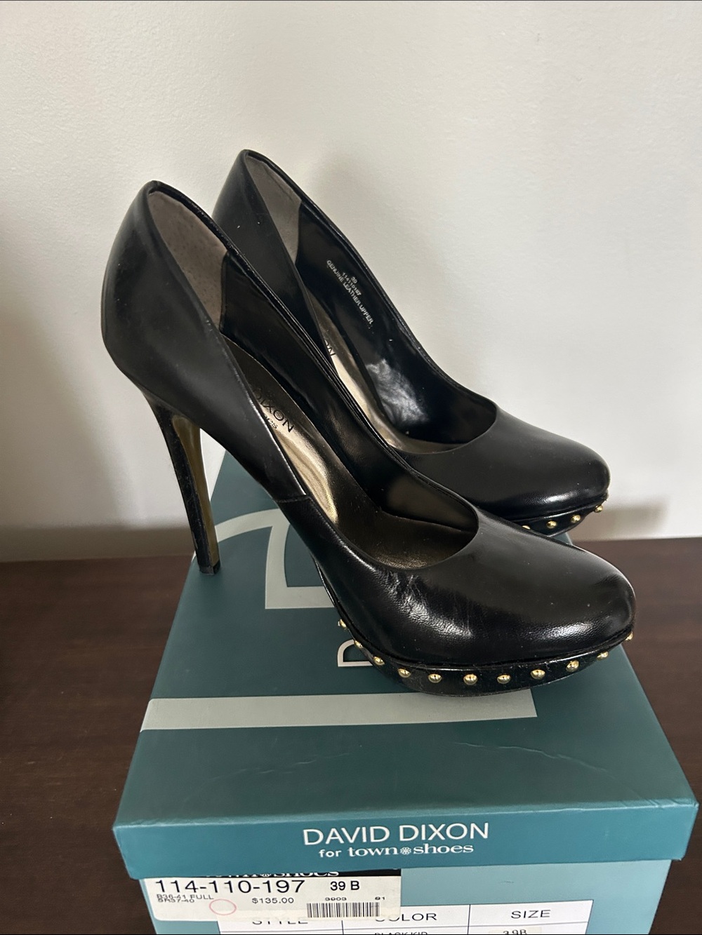 Brand new Leather Platform Pumps With Studs